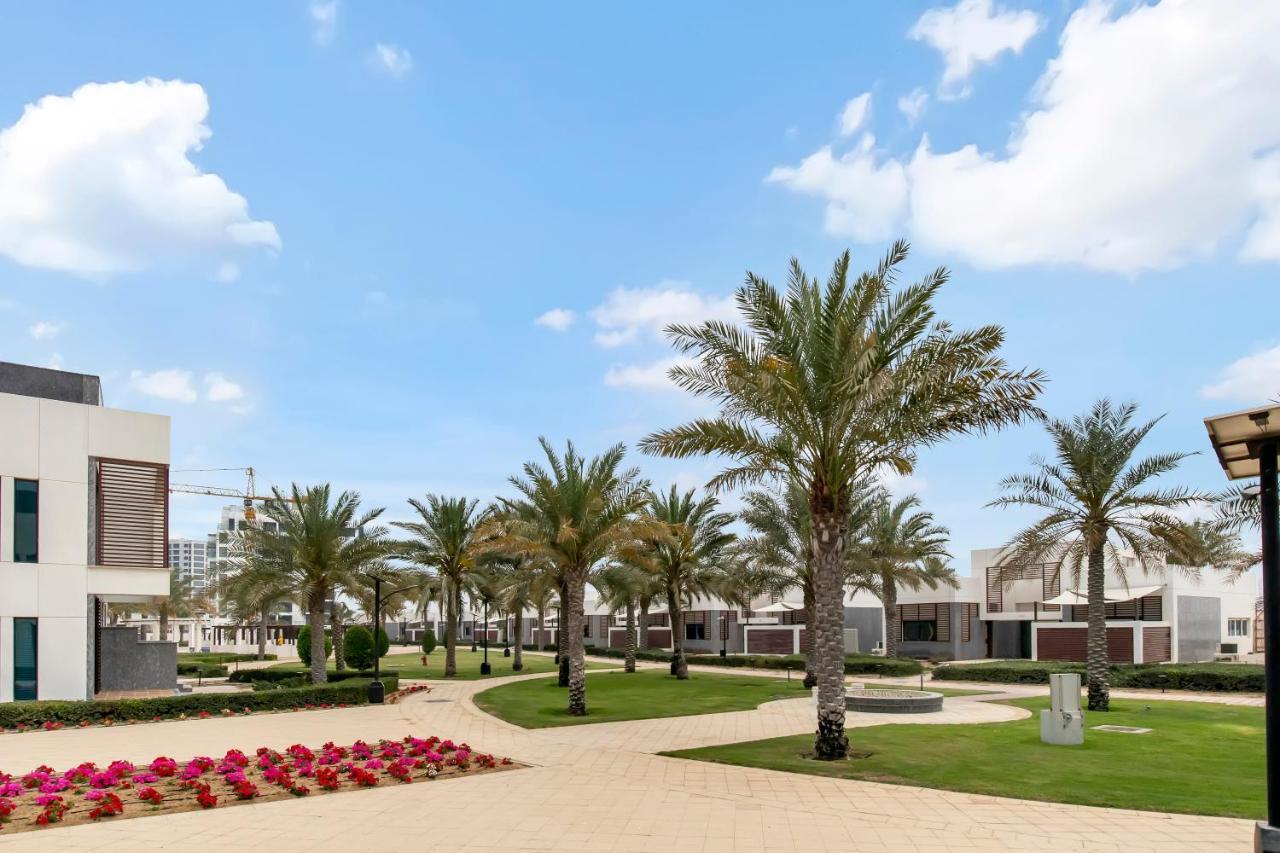 Fam Living - Sarai Beach Villas - Palm Jumeirah - Families Only Dubai Exterior photo