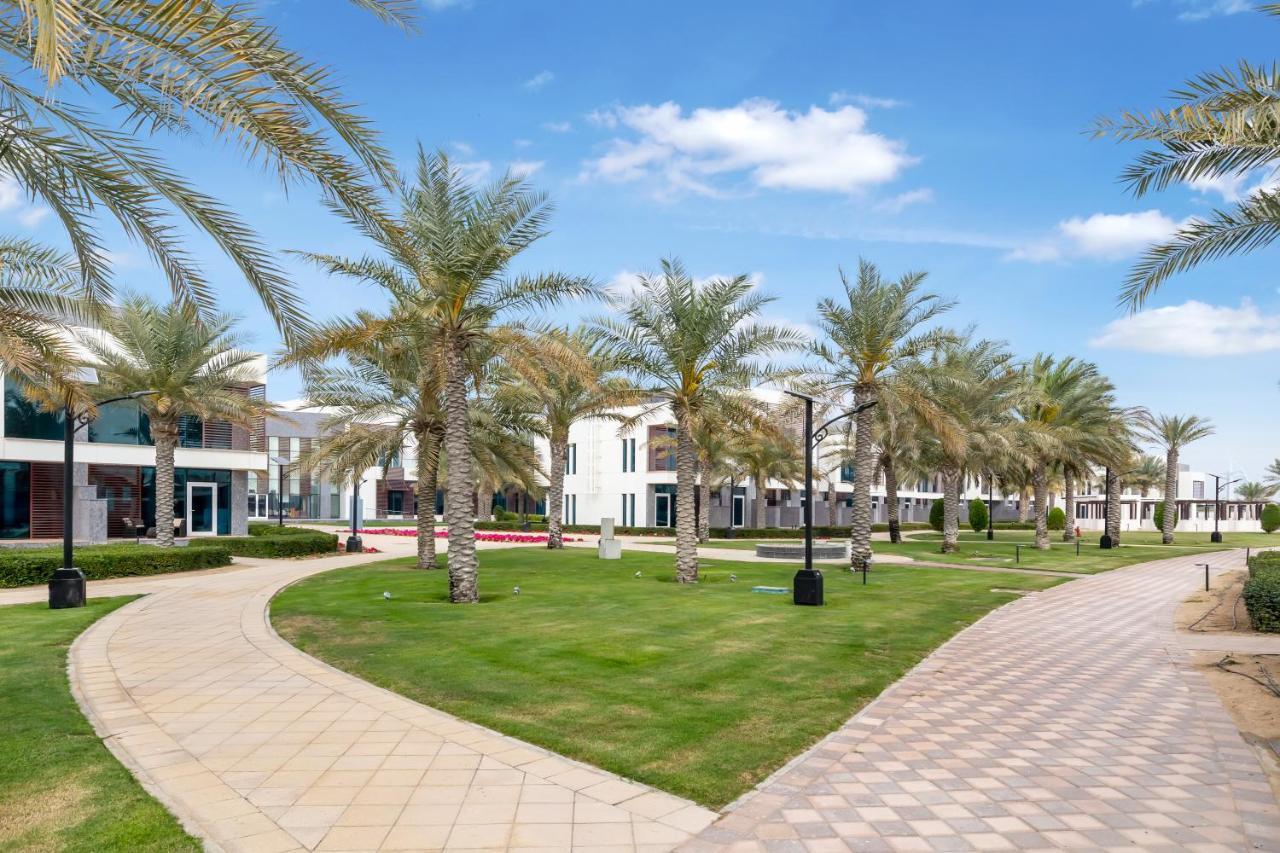 Fam Living - Sarai Beach Villas - Palm Jumeirah - Families Only Dubai Exterior photo