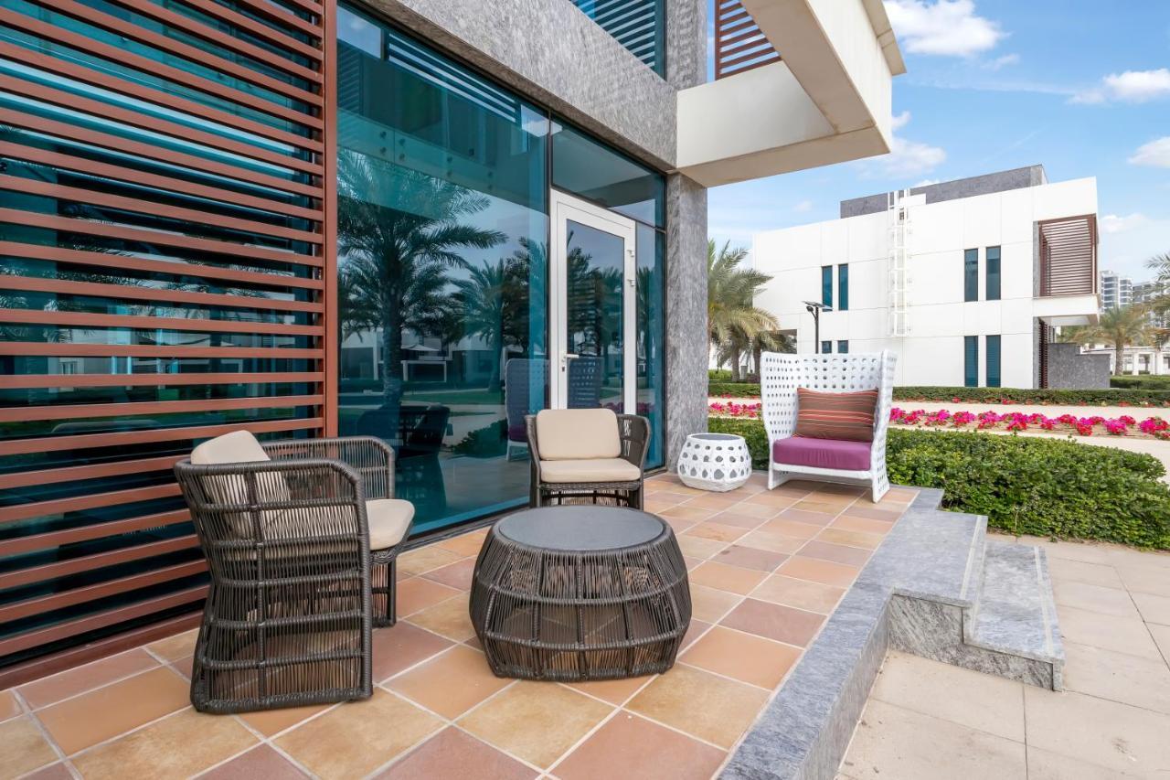 Fam Living - Sarai Beach Villas - Palm Jumeirah - Families Only Dubai Exterior photo