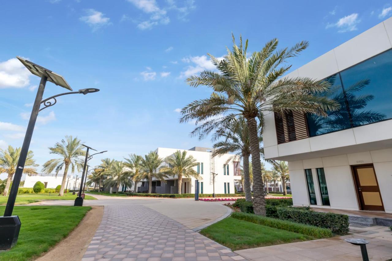 Fam Living - Sarai Beach Villas - Palm Jumeirah - Families Only Dubai Exterior photo