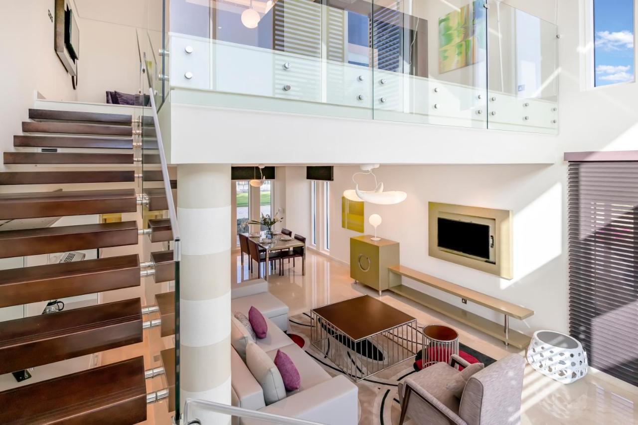 Fam Living - Sarai Beach Villas - Palm Jumeirah - Families Only Dubai Exterior photo