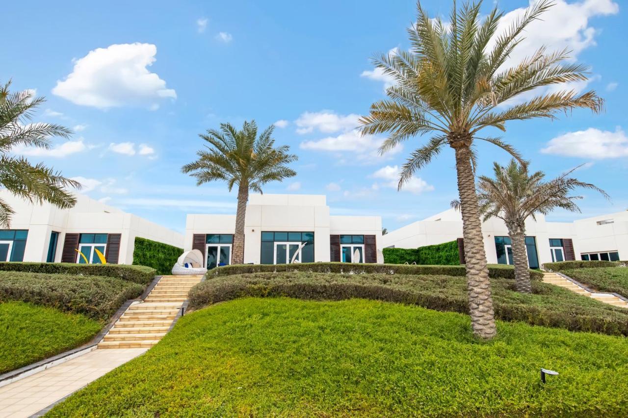 Fam Living - Sarai Beach Villas - Palm Jumeirah - Families Only Dubai Exterior photo