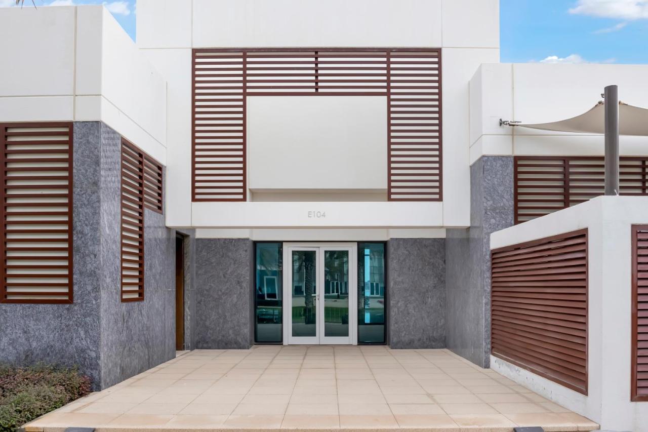Fam Living - Sarai Beach Villas - Palm Jumeirah - Families Only Dubai Exterior photo