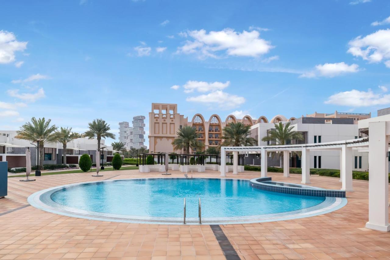 Fam Living - Sarai Beach Villas - Palm Jumeirah - Families Only Dubai Exterior photo