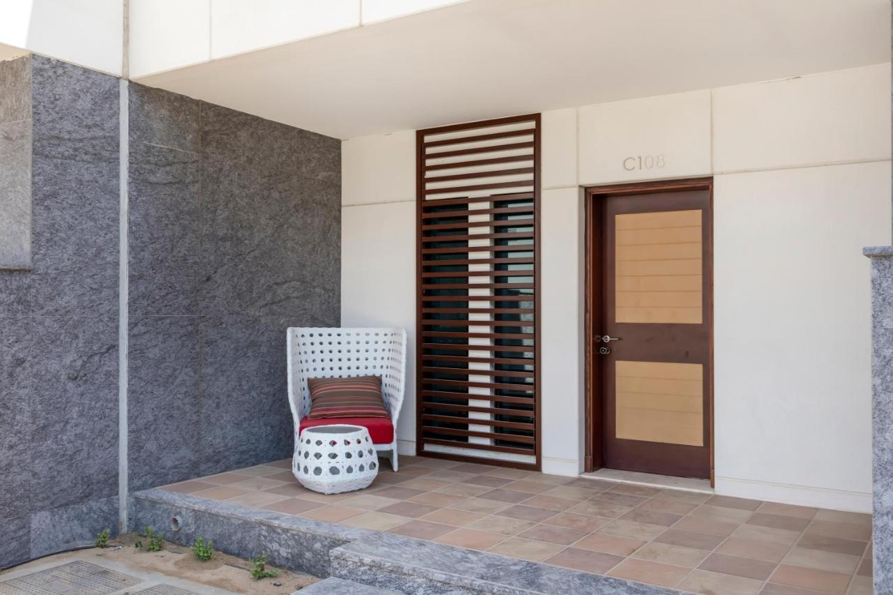 Fam Living - Sarai Beach Villas - Palm Jumeirah - Families Only Dubai Exterior photo