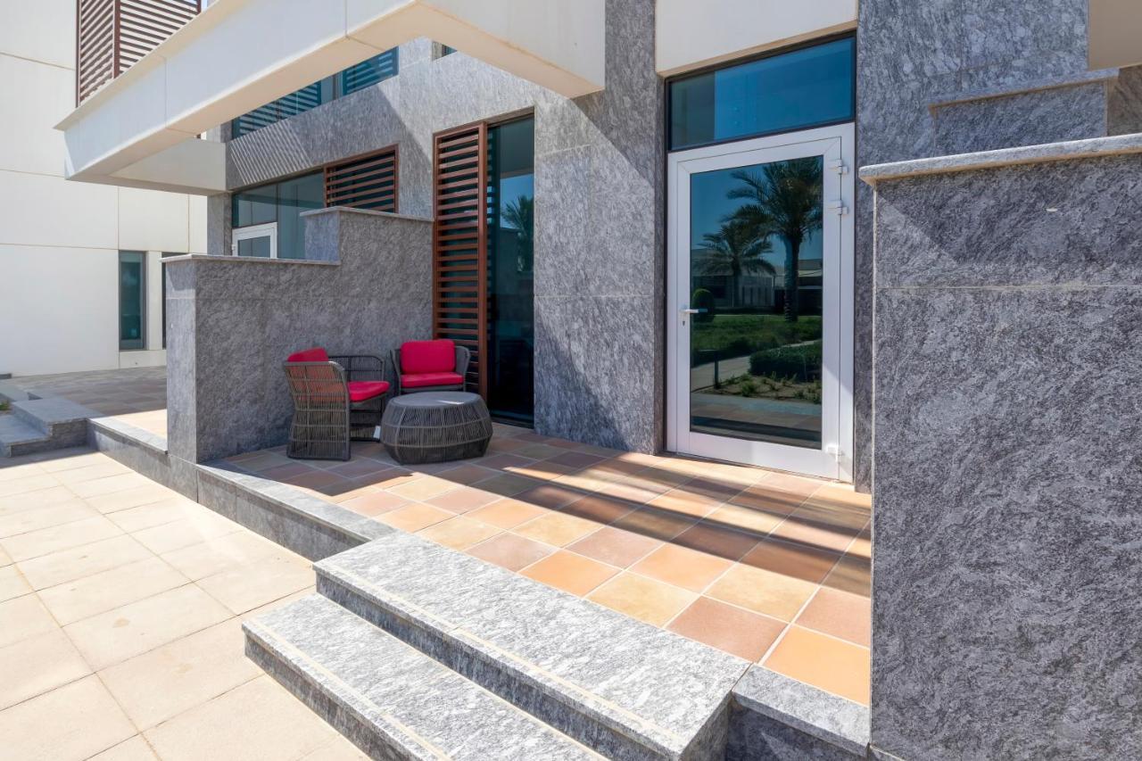 Fam Living - Sarai Beach Villas - Palm Jumeirah - Families Only Dubai Exterior photo